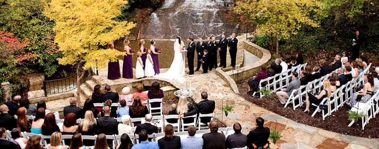 Partagez vos photos de mariage uniquement avec vos proches : créez votre site de mariage privé